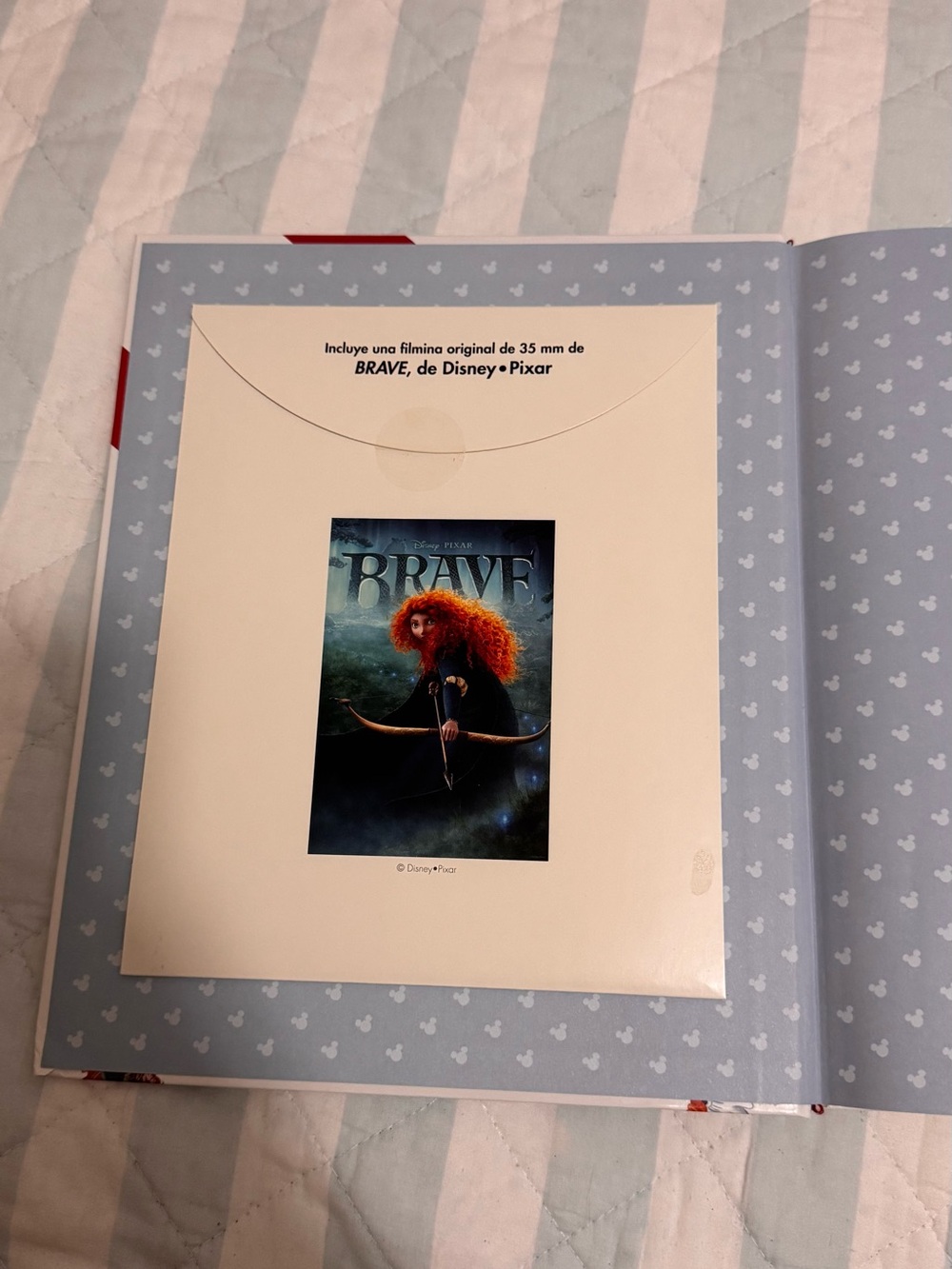 Disney Illustrated Storybook - White and Red Cover - Picture 4 of 6